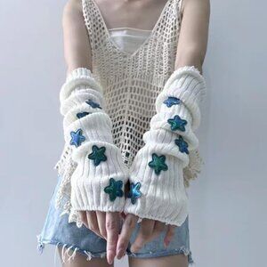 White knit fingerless gloves w star accents